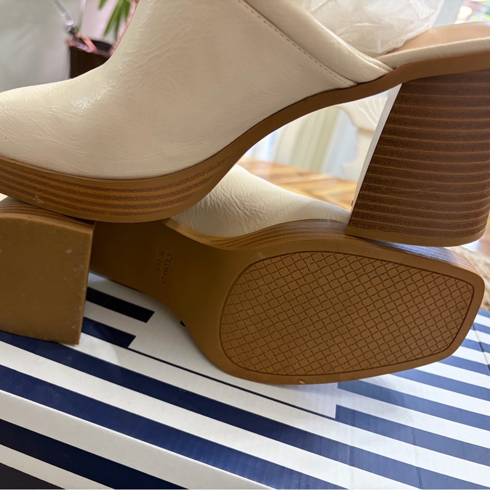 Crown & Ivy Cream Block Heel Clogs